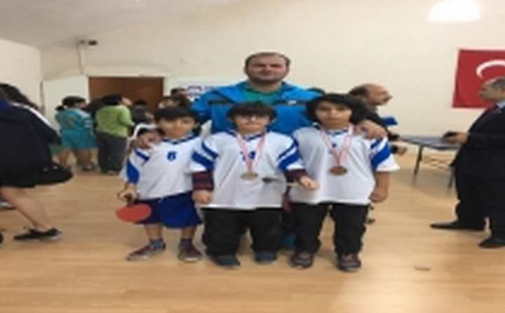CUMHURİYET SPOR ŞENLİKLERİNDE HİSAR OKULLARI FIRTINASI ESTİ