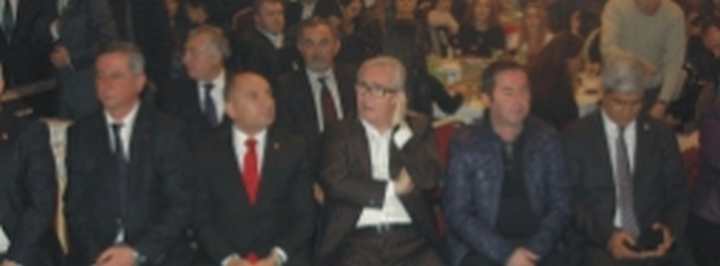 Tarhan: “Yoksul gençler zorlukla okurken, bazıları para sayma makinesi saklıyor”
