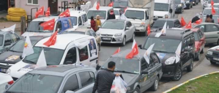 AK Parti'den iktidara yürüyüş konvoyu