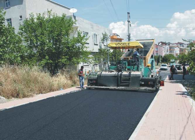 Fen İşleri Asfaltlama Çalışmalarını Sürdürüyor