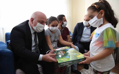 Darıca ailesi minik Ömer Asaf’ı ziyaret etti