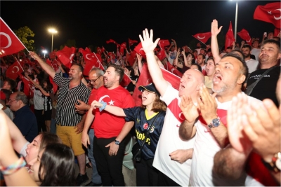 Darıca, ‘Türkiye’ diye inledi