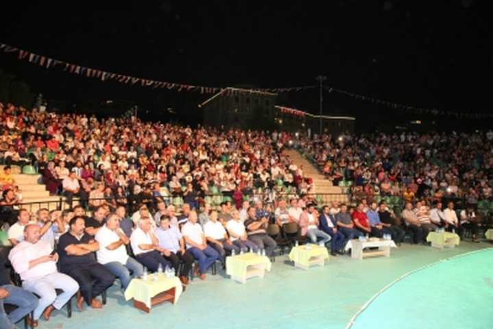 DARICA’DA SAHNE YARENLERİN