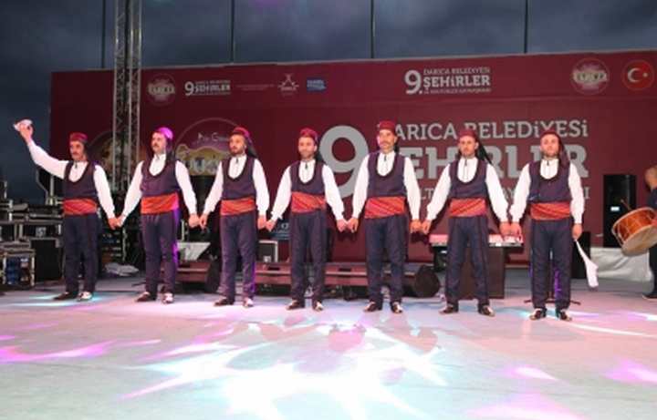 DARICA'DA YİĞİDOLAR SAHNE ALDI