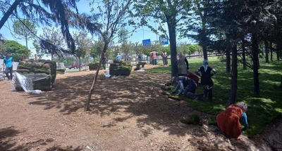 Derince’deki stadın çimleri, Dilovası Batı Kavşağı’na serildi