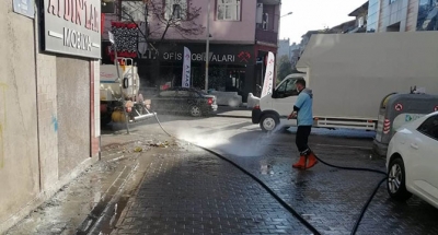 Dezenfeksiyon çalışmalarını sokağa çıkma yasağında da sürdürüyor