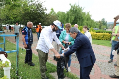 Dilovası'nda Marmara Denizi için sahil temizliği 