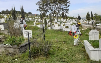 Dilovası’nda mezarlıklara bayram temizliği