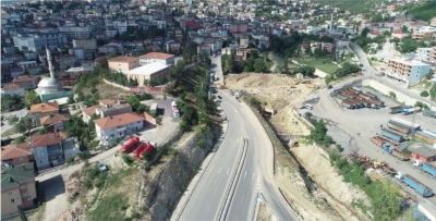 Dilovası’nda yol ve kaldırım işleri devam ediyor