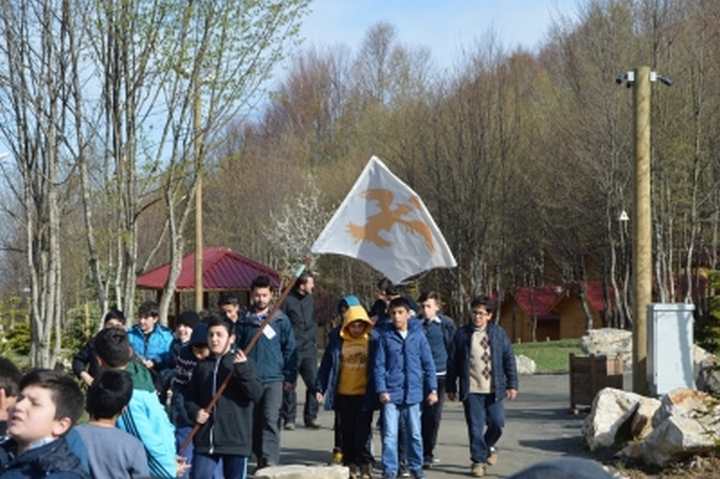 Diriliş Kampı’nda yılın son karının keyfini çıkarttılar