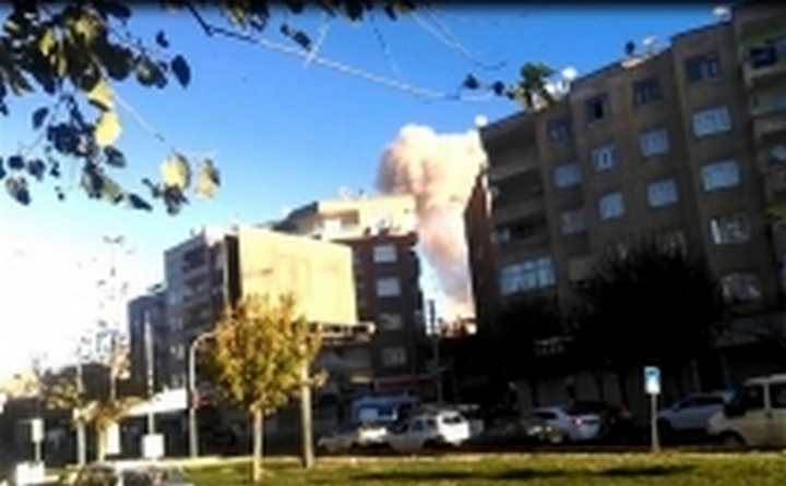 Diyarbakır'da Patlama Çok Sayıda Yaralı ve Şehitlerimiz Var