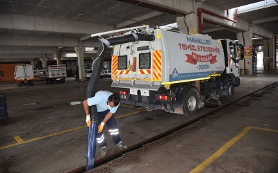 Doğu Kışla Pazar Alanının kanal temizliğini yaptı