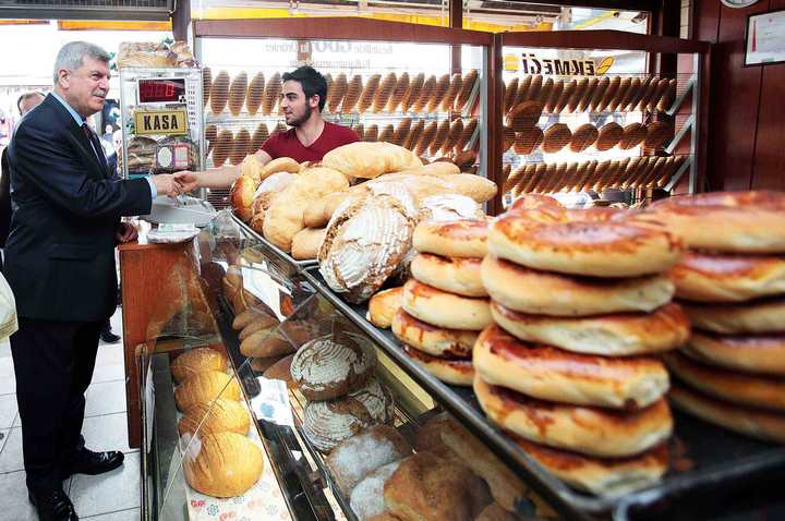 “ASKIDA EKMEK SICAK BİR ELDİR”