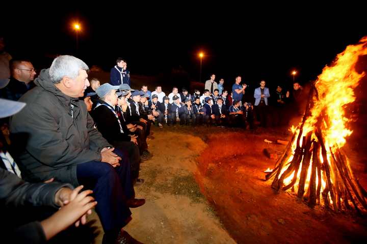 BAYRAĞINI ÜLKESİNİ SEVEN GENÇLER YETİŞTİRECEĞİZ