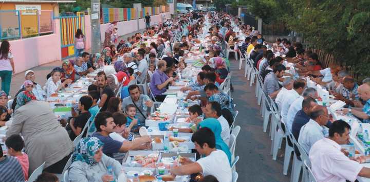 Bayram havasında iftar