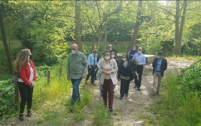 Ekibiyle birlikte sahada çalışmaya devam ediyor