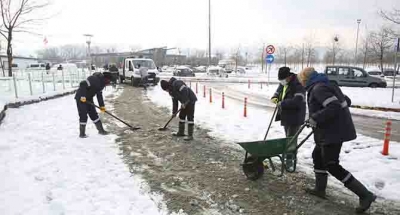 Ekipler buzlanmaya karşı her sabah sahada