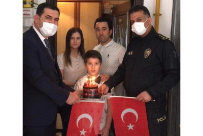 Emniyet müdüründen alkışlanacak hareket