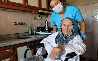 Evde bakım hizmeti yüzleri güldürüyor