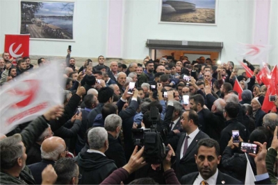 Fatih Erbakan, Ak partiyi kendi partisine iltihak olmaya davet etti.