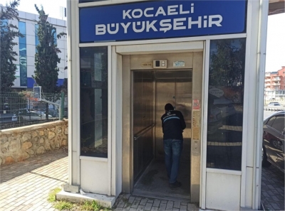 Gebze bölgesinde üst geçit asansörleri pırıl pırıl