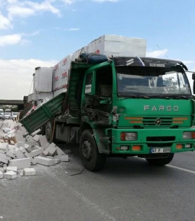 GEBZE MUALLİM KÖYDE TRAFİK KAZASI