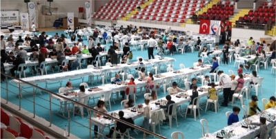 GEBZE’DE GENÇLER SATRANÇTA BULUŞTU