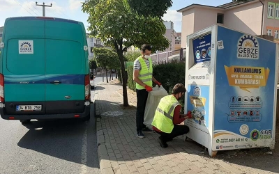 Giysi kumbarasından İhtiyaç sahiplerine