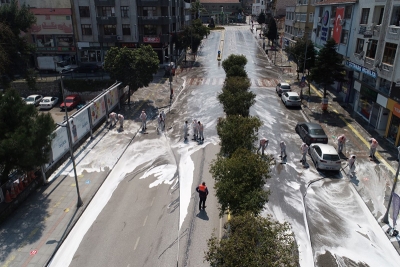 GÖLCÜK BELEDİYESİ KENTİN DÖRT BİR YANINI DEZENFEKTE EDİYOR