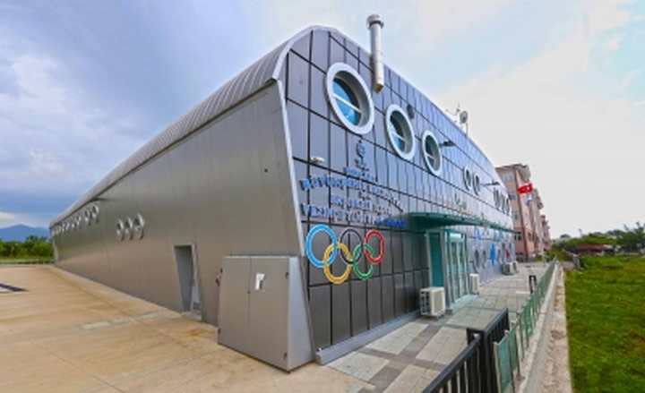 Gölcük Ortaokulu Spor Salonu şekilleniyor