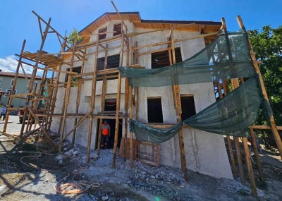 GÖLCÜK'TE KORUNMASI GEREKEN KÜLTÜR VARLIĞI BİNANIN RESTORASYONU DEVAM EDİYOR