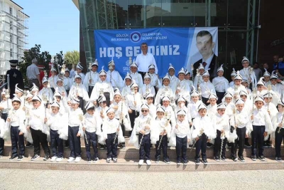 GÖLCÜK'TE SÜNNET ÇOCUKLARININ MUTLULUĞU ŞÖLENE DÖNÜŞTÜ 