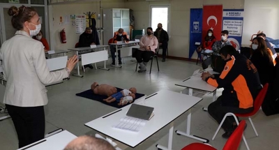 Gönüllülere ilk yardım eğitimi