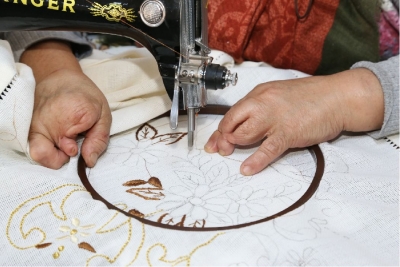 hayata sımsıkı sarıldı