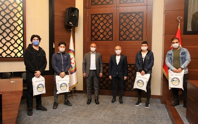 “Her zaman gençlerimizin hizmetindeyiz”