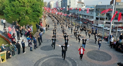 Hürriyet’ten 1000 kişilik zeybek ekibine teşekkür