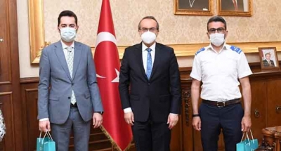 İftarlığını Yolcusu İle Paylaşan Şoför, Ödüllendirildi