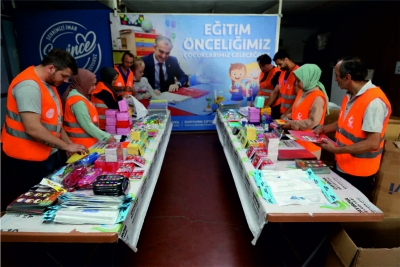 İhtiyaç sahibi 5000 öğrenciye kırtasiye yardımı