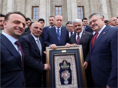 İLK DOKUNAN HALI ERDOĞAN’A