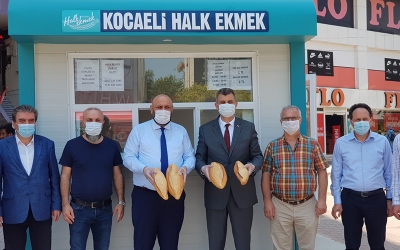 İLK HALK EKMEĞİ BAŞKAN SEZER SATTI