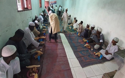 İnsan Vakfı’ndan yetimlere iftar sofraları kuruldu!