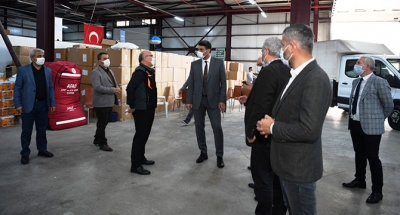 İZMİR YARDIMLARINI AFAD’A TESLİM ETTİ