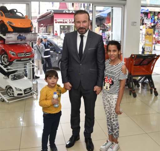 DOĞAN, SÜREKLİ HALKIN ARASINDA