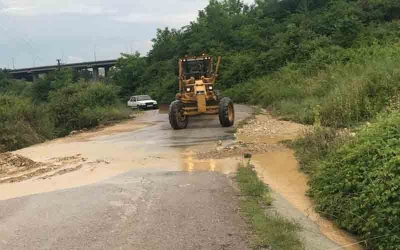 İzmit Belediyesi sağanak sonrası tüm ekipleriyle sahaya indi