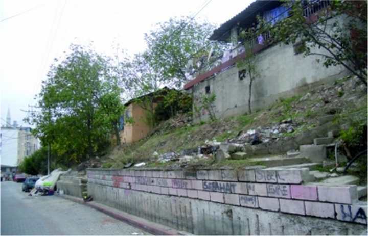 İZMİT BELEDİYESİ’NDE DUVAR İHALESİ