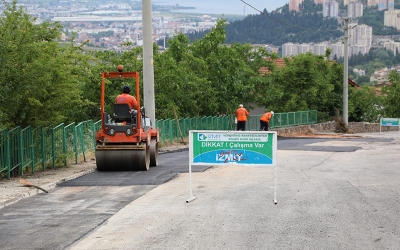 İzmit Belediyesi’nden Gündoğdu’da asfalt seferberliği