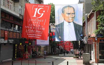 İzmit sokaklarında 19 Mayıs coşkusu