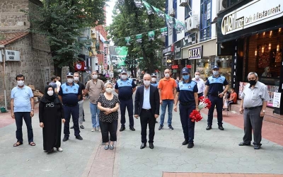 İzmit Zabıtası esnaf ile el ele