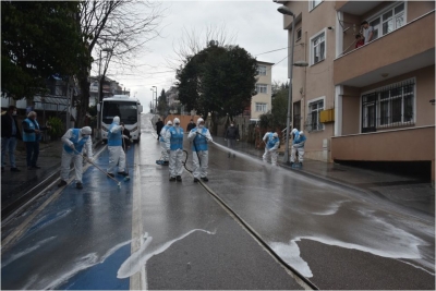 İzmit’in parkları COVID-19’a karşı  temizleniyor