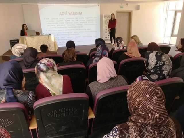 İZMİTLİ KADINLARA HAKLARI ANLATILIYOR  
